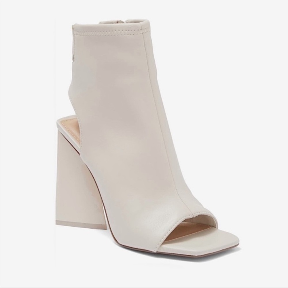 Steve Madden Safia Cut out Bootie